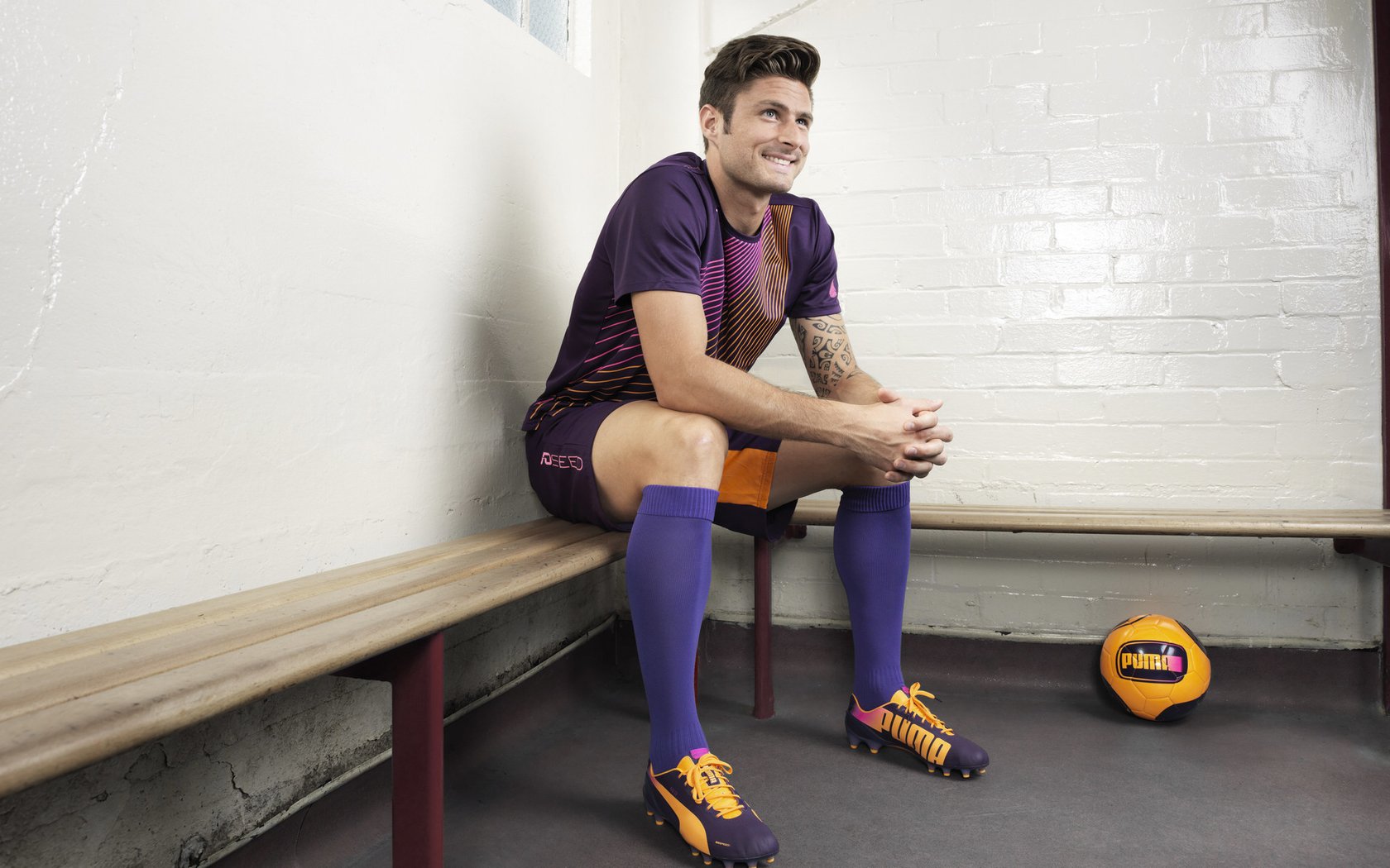 终结英超4连败！利物浦2-0维拉：大马丁超巨失误萨拉赫连场破门，英超_利物浦3-0利兹联 马内破门