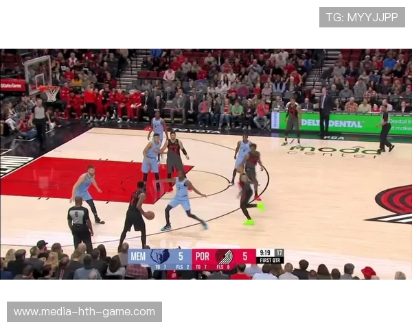 利拉德突破分球，底角三分精准命中，利拉德三分技巧